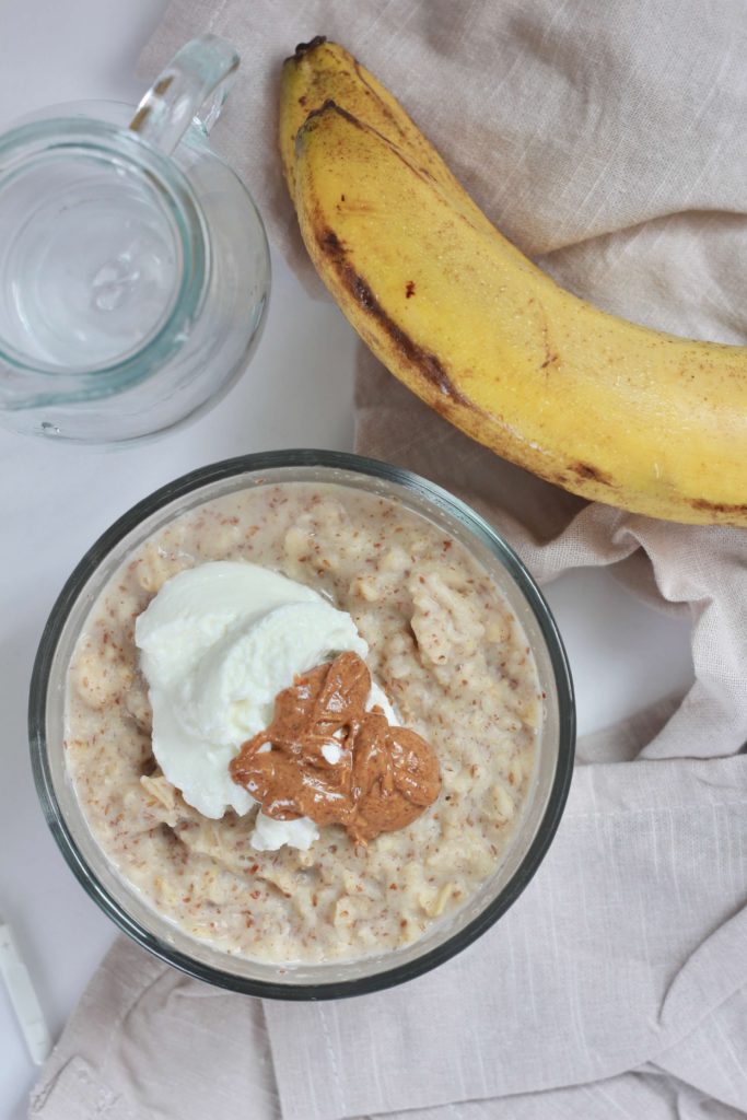 BANANA AND ALMOND BUTTER OATMEAL