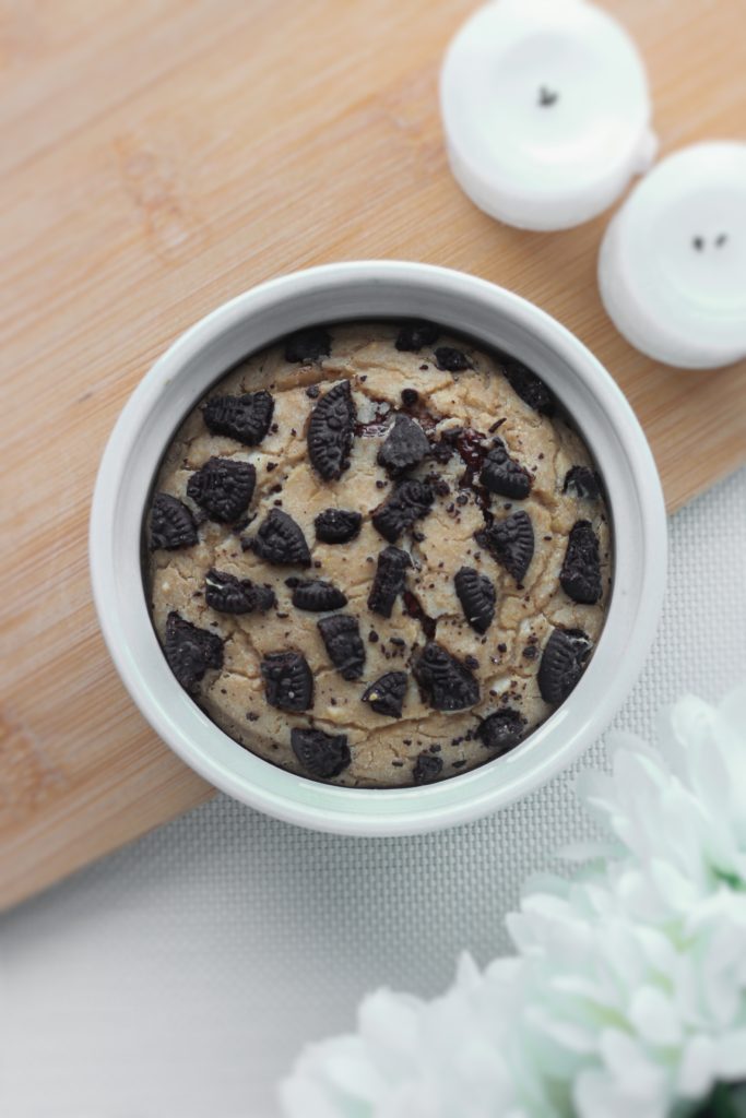 showing a healthy oreo baked oats from the top