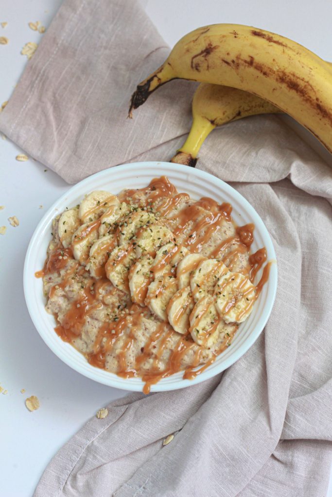 BANANA AND ALMOND BUTTER OATMEAL