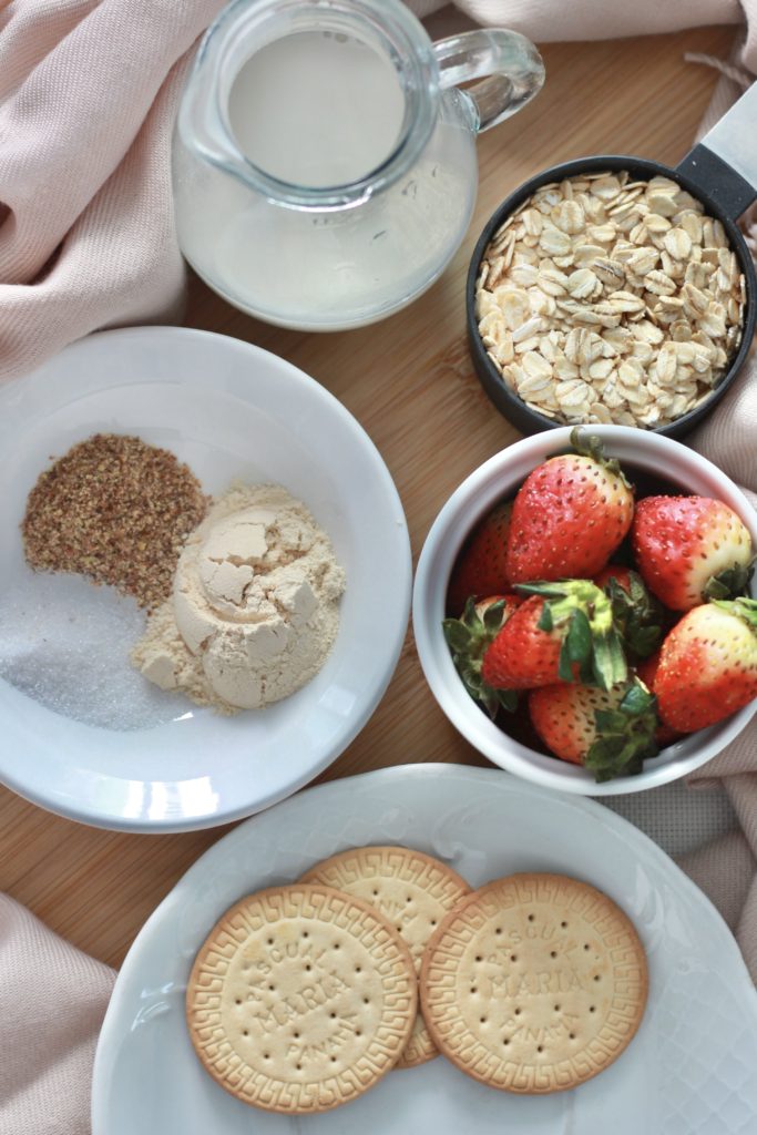 STRAWBERRY SHORTCAKE OVERNIGHT OATS INGREDIENTS