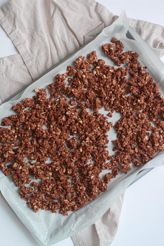 chocolate granola recipe baked-min