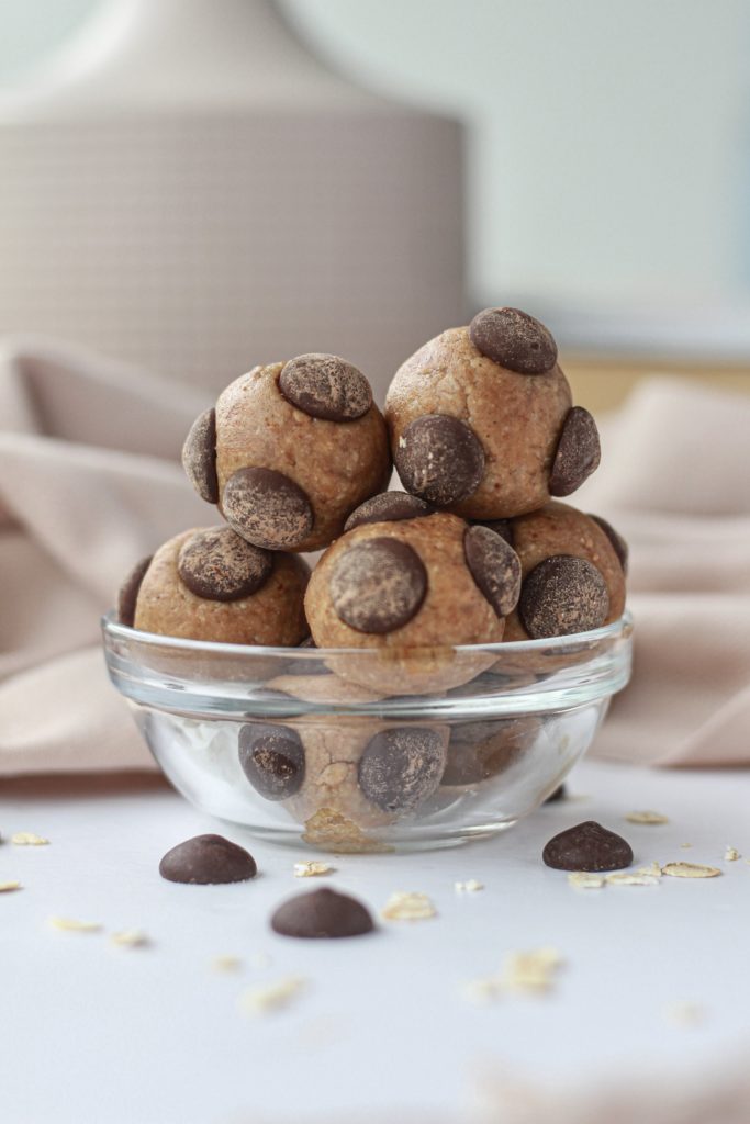 chocolate chip energy balls recipe healthy vegan oatmeal
