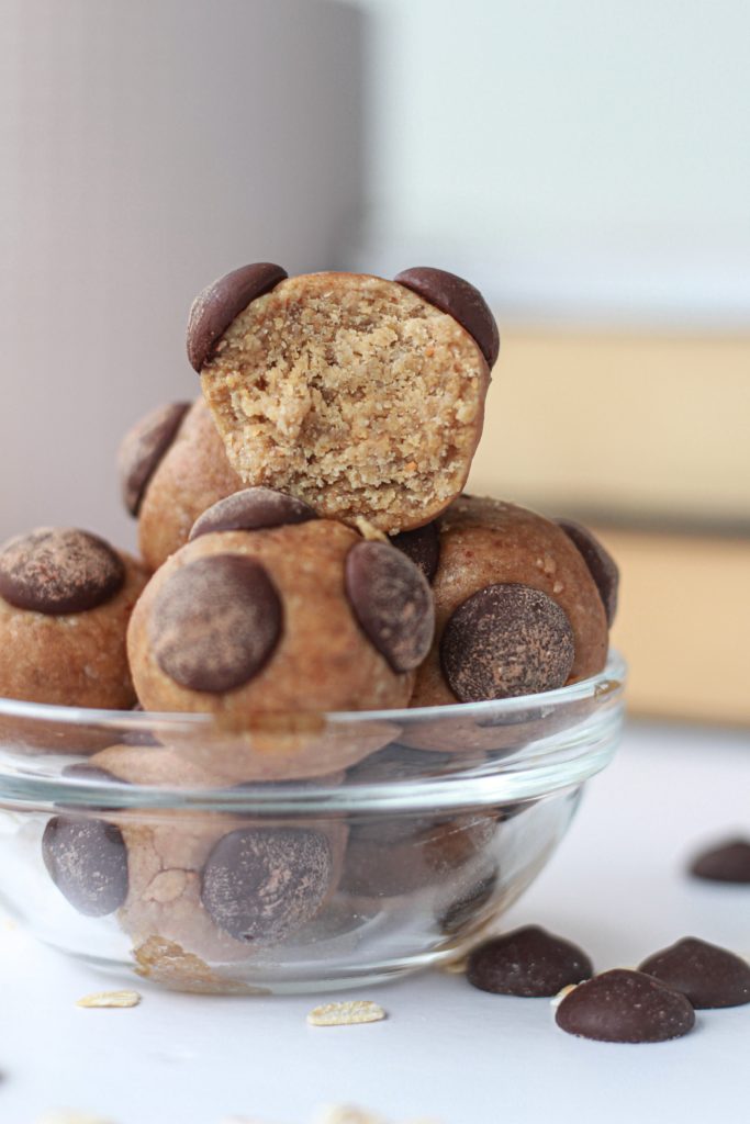 no bake chocolate chip energy balls