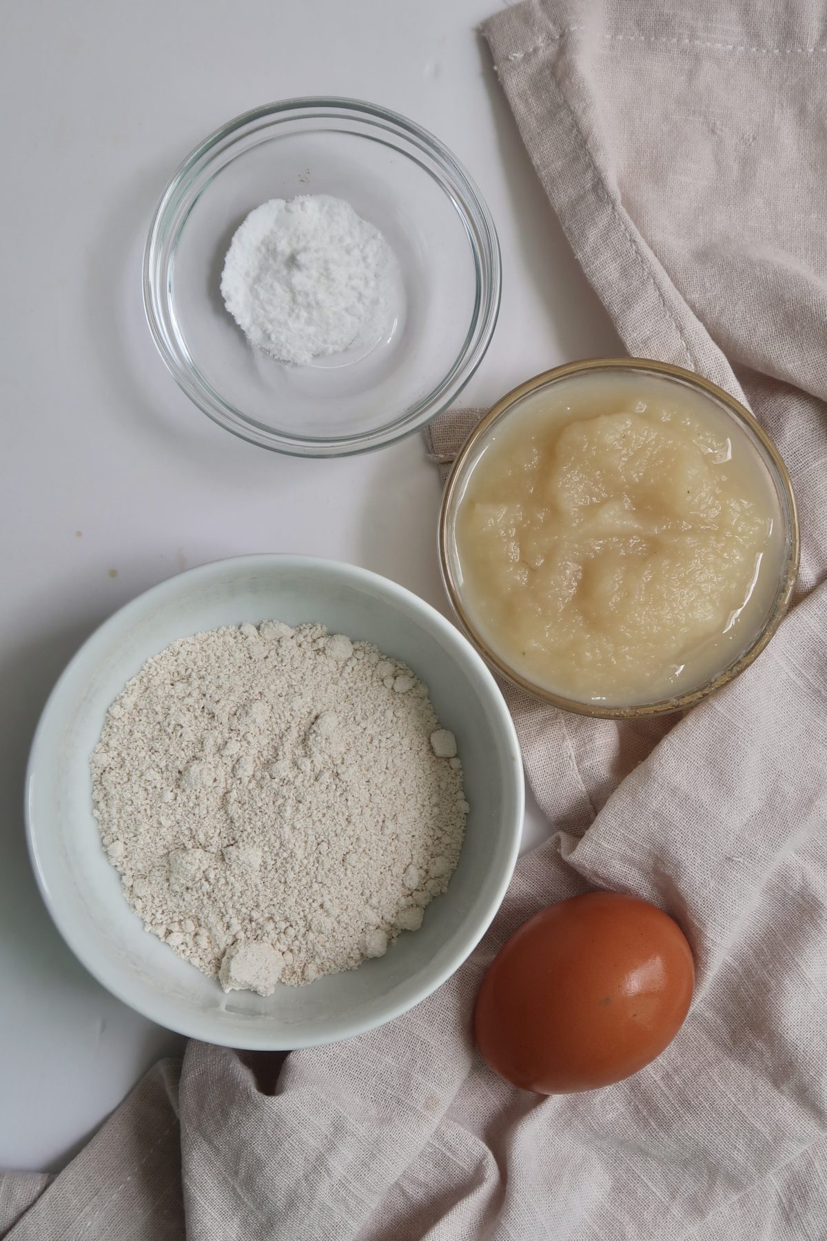 showing ingredients for 5-ingredient Apple Oatmeal Pancakes