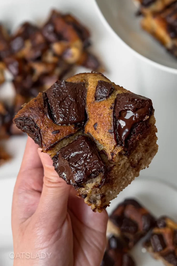 banana blondies with chocolate chips