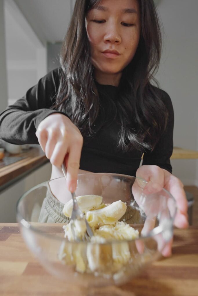 how to mash bananas almond flour banana bread